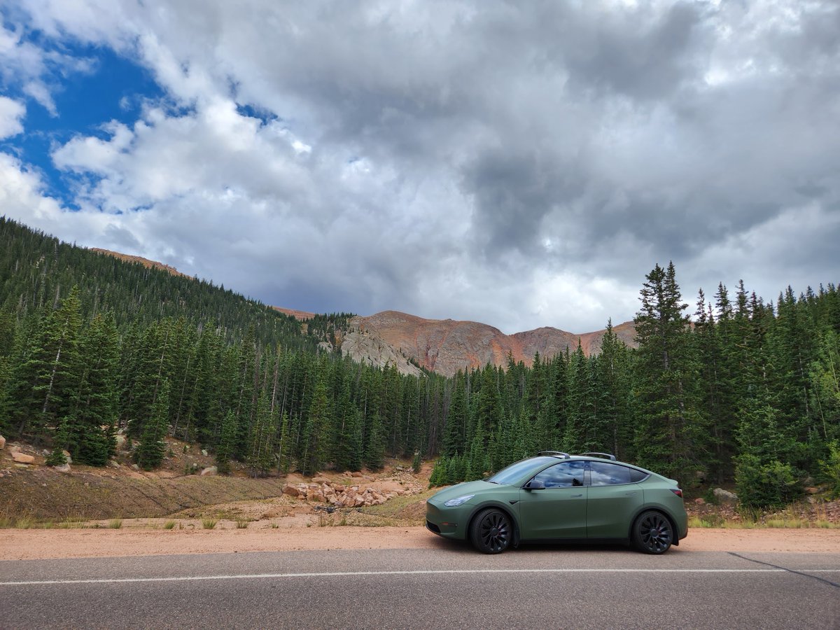 MetroRestyling's tweet photo. Avery Matte Olive Green Wrapped by Noa DeNova
.
#metrorestyling #elitewrappers #paintisdead #vinylwraps #carwrapping #vinylwrapping #vehiclewraps #wrapped #wrappedTesla #TeslaModelY #TeslaWrap https://t.co/HQoG3Nsa3Z