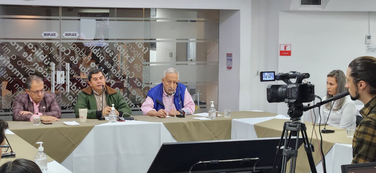 DAFP_COLOMBIA's tweet image. El director del #DAFP @cesarmanriques explicó que es fundamental integrar la voz y la experiencia de diversos actores para lograr la implementación de un Estado abierto, pluralista con enfoques diferenciales y reconocido por la ciudadanía. #EstamosConLosTerritorios