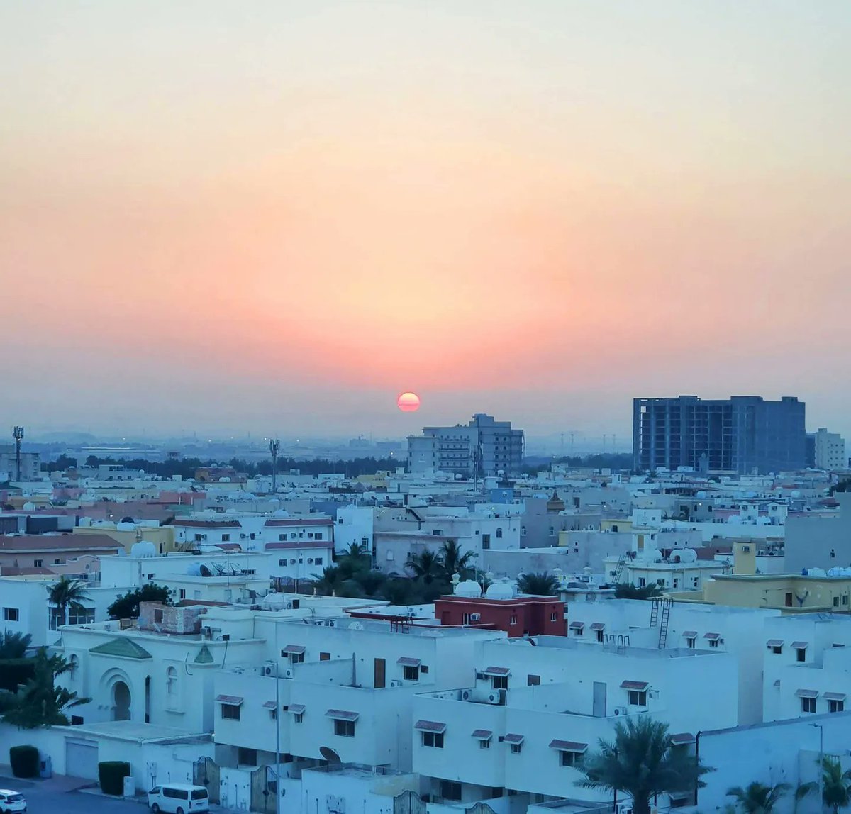 tinytempest's tweet photo. My first sunrise in Jeddah, Saudi Arabia, where I've been invited to speak at the Jeddah International Book Fair! I was *very* jetlagged on this day. Now I'm well-rested and ready! 

#FancyAuthorStuff #TempestTravels #JIBF2022 @SaudiBookFair https://t.co/TWl0bc7HZJ