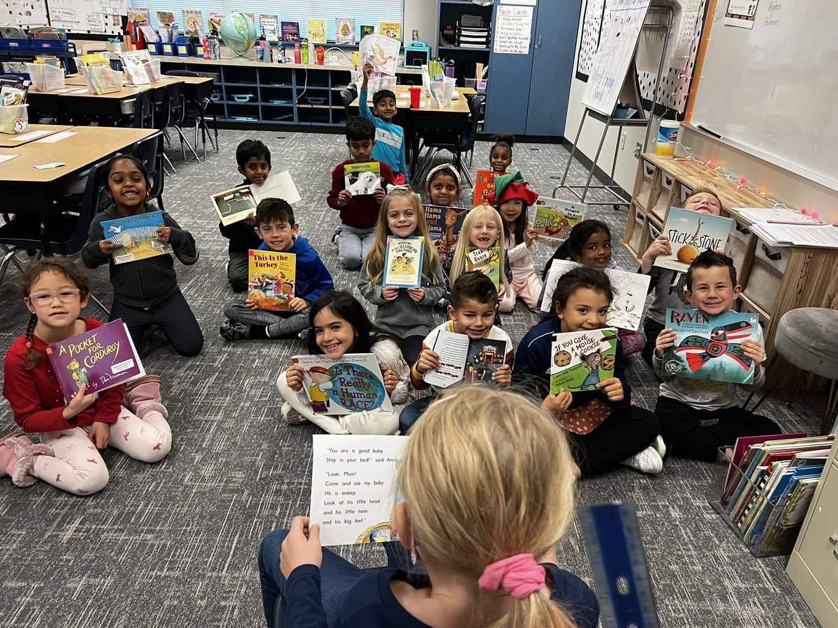 fredsclass22's tweet photo. Showing expression in our reading through storytelling! #RESUbuntu @Robertson_1st @Robertson_Elem https://t.co/y1wsUhAJZW