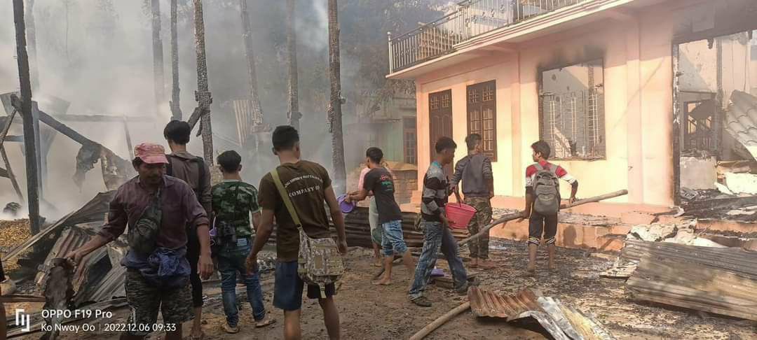 TTFR__Myanmar's tweet photo. Military troops burnt down Shwebonthar village, Myaung tsp on 6th Dec, resulting in loss of 17 residential properties and death of livestock, then the clashes between the troops and local defense forces erupted. #HoldJuntaAccountable #2022Dec9Coup #WhatsHappeningInMyanmar https://t.co/JdoRZQIFbx