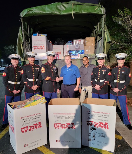 CoolrayService's tweet photo. It was the most fun night of the year for our Birmingham location! 🛒

Thanks to @1047WZZK and the @ToysForTots_USA Foundation, we were able to shop until we dropped last night as we purchased toys for families who could use some support this holiday season. #CoolrayCares 💙 https://t.co/8SlK2fnWX2