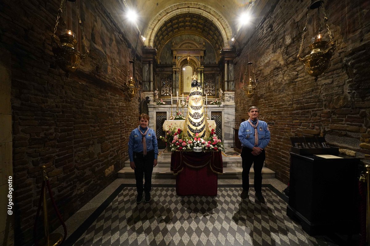 SantaCasaLoreto's tweet photo. #FestadellaVenuta La #Madonna di #Loreto oggi è più vicina ai fedeli e ai pellegrini all'interno della #SantaCasa. Ad accogliervi ci sono gli scout @FoulardBianchi  della Lombardia in servizio al #Santuario. https://t.co/ZkoQREkCxe