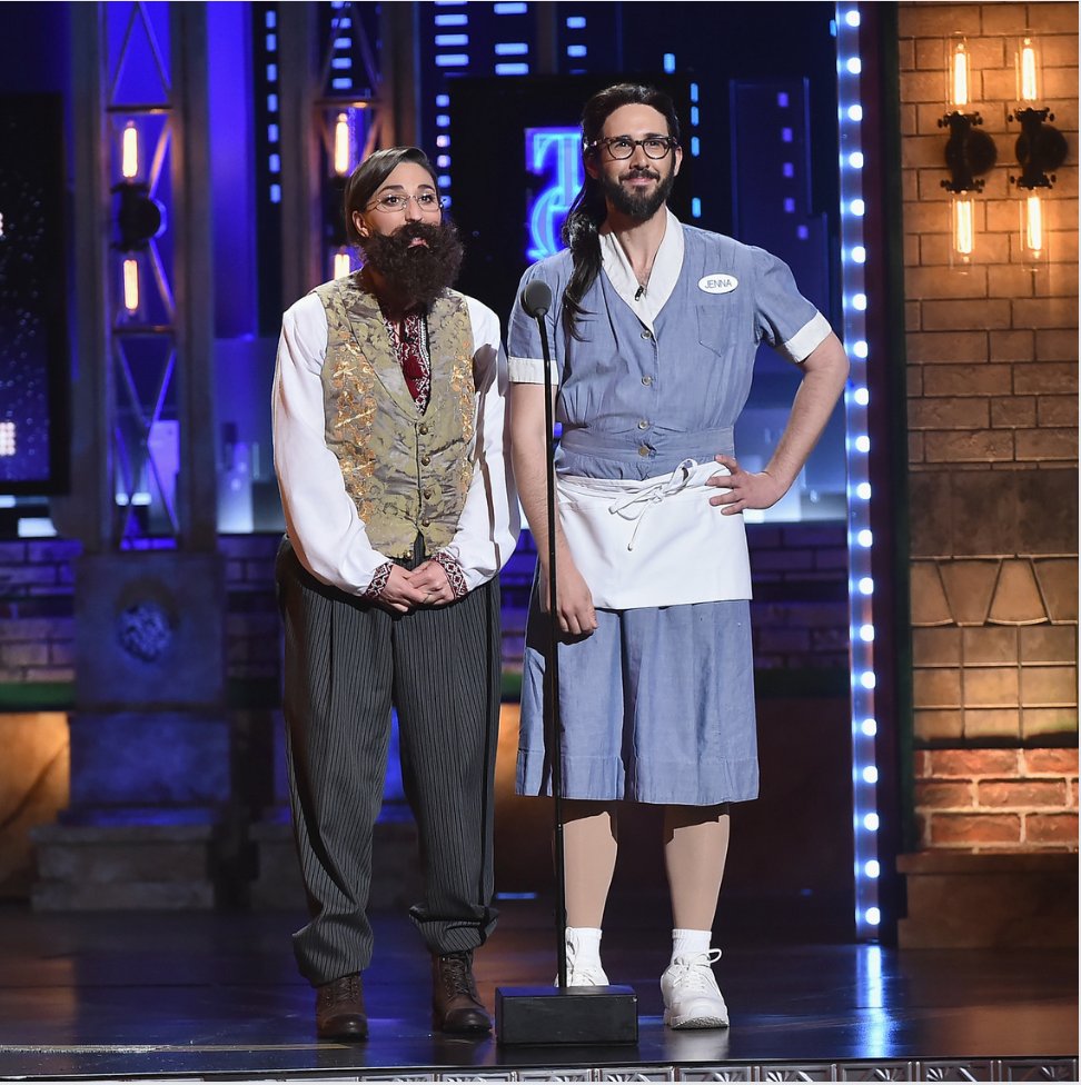 When you forget to send out the outfit memo.

Sara Bareilles and Josh Groban hosting the 2018 #Tony awards.

📷: Theo Wargo/Getty