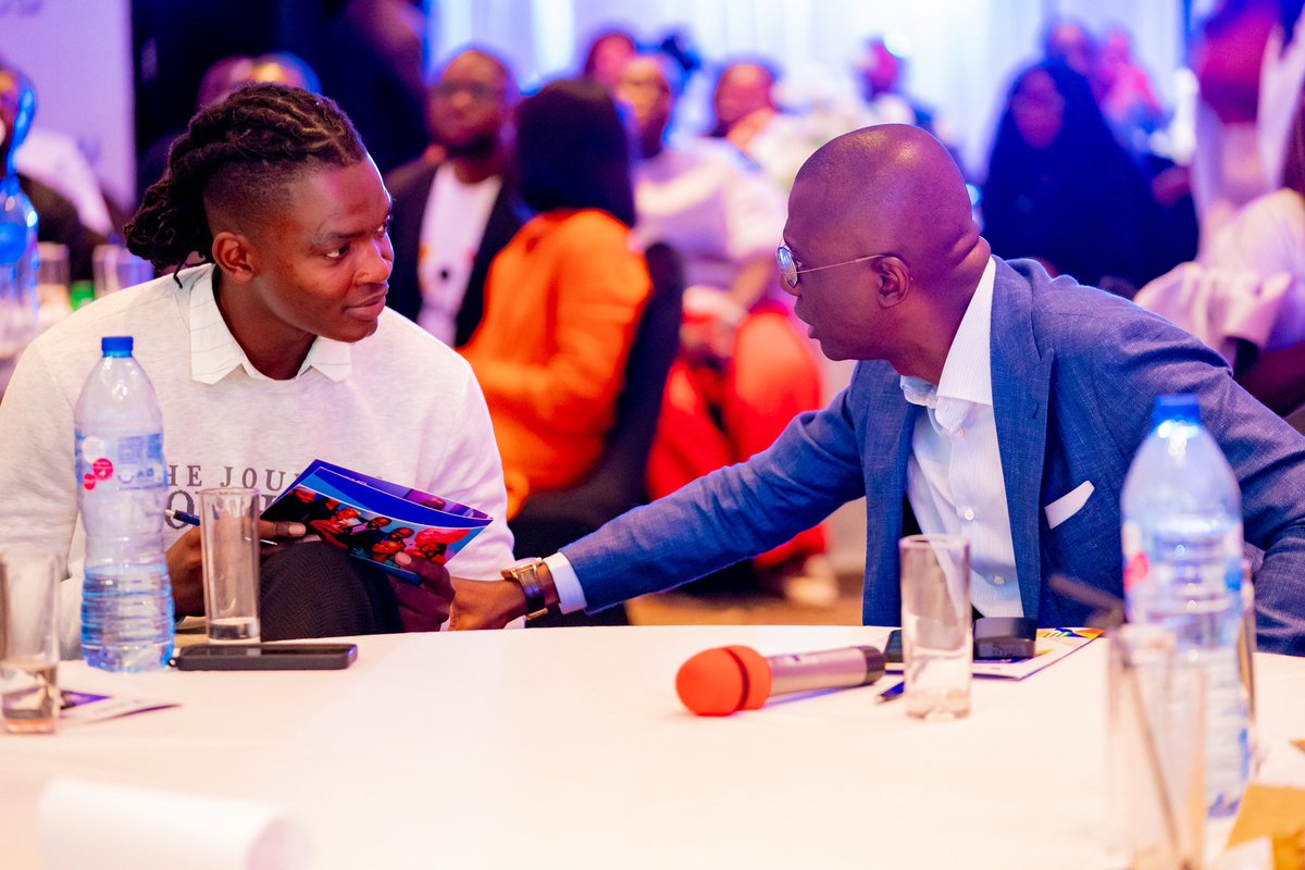 jidesanwoolu's tweet photo. It was great to meet and listen to Hanu Agbodje, founder of Patricia - a Fintech company focusing on blockchain technology, Anthony Azekwoh, a digital artist; Folake Owodunni, CEO of Emergency Response Africa, and Toheeb Balogun, co-founder of Hook Creative Agency, amongst others https://t.co/H1mmweT6Df