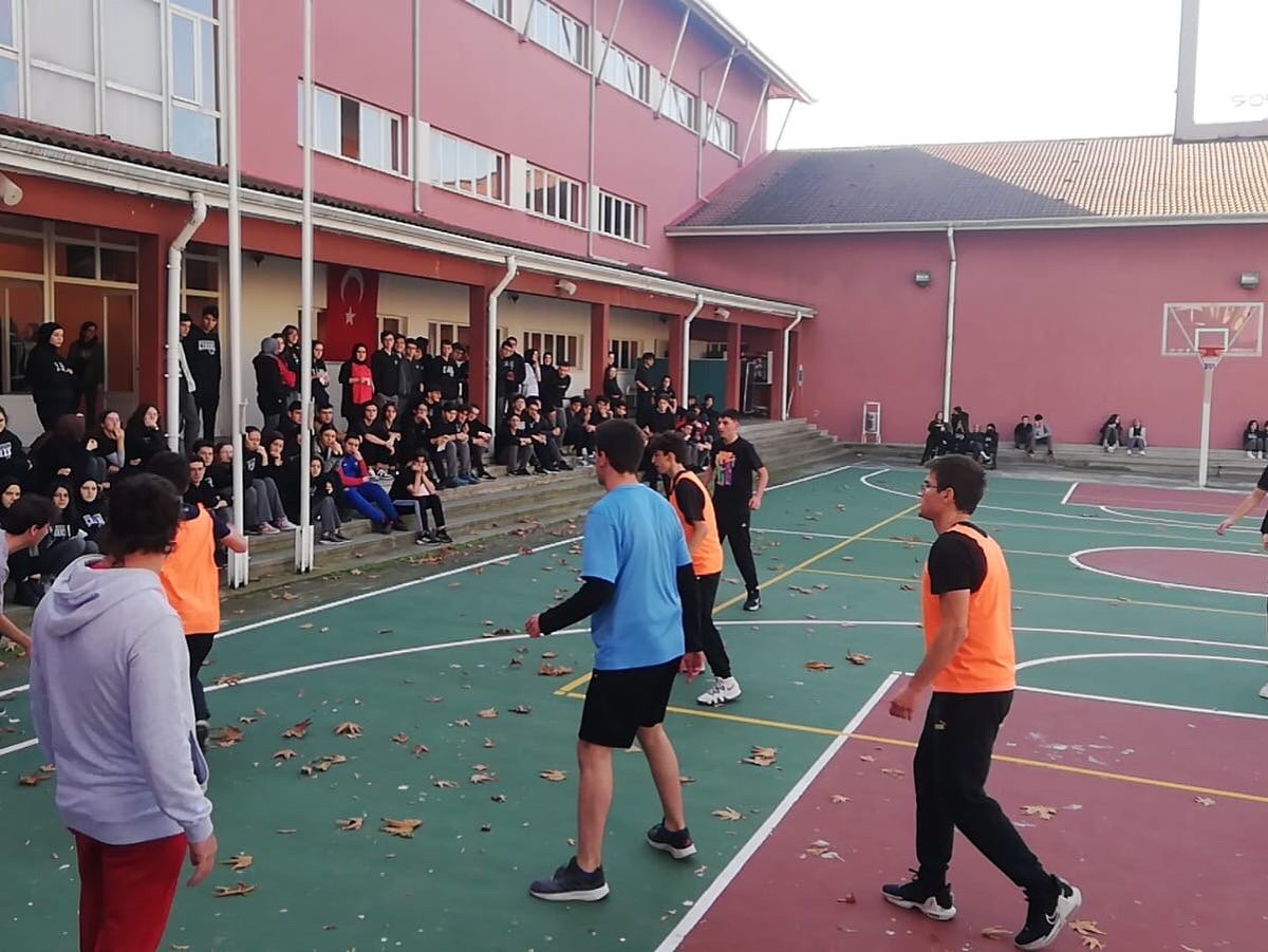 BNU20140802's tweet photo. TRABZON EĞİTİM TARİHİNİNİN EN ÖNEMLİ KURUMU OLAN TRABZON LİSESİ’NİN BASKETBOL SAHASI, DERNEĞİMİZ VE ÜYELERİMİZİN KATKISIYLA YENİLENDİ!!
Bu köklü liseye verdiğimiz hizmete vesile olan okul yönetimine ve katkılarından dolayı Trabzon İl M.Eğitim Müdürlüğü ve üyelerimize teşekkürler. https://t.co/hLjW2SQOf0