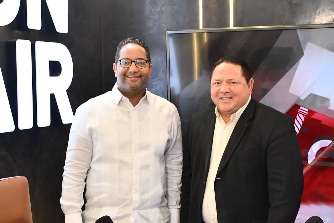 MinpreRD's tweet image. El viceministro de Relaciones con la Sociedad Civil, @BennyMetz, destacó este viernes la importancia de mantener los canales de comunicación con la sociedad civil y como el Ministerio de la Presidencia sirve de puente para ayudar a las comunidades, instituciones y organizaciones.