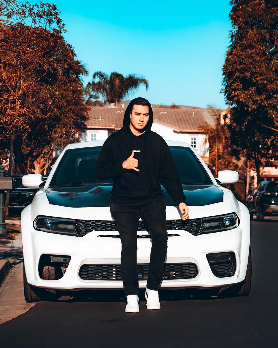 xWaveyy's tweet photo. Come celebrate my 23rd birthday 🎈with me tonight at 6pm pst! I will be doing my first subathon! You won’t want to miss it! https://t.co/7Zc9gqSKVp