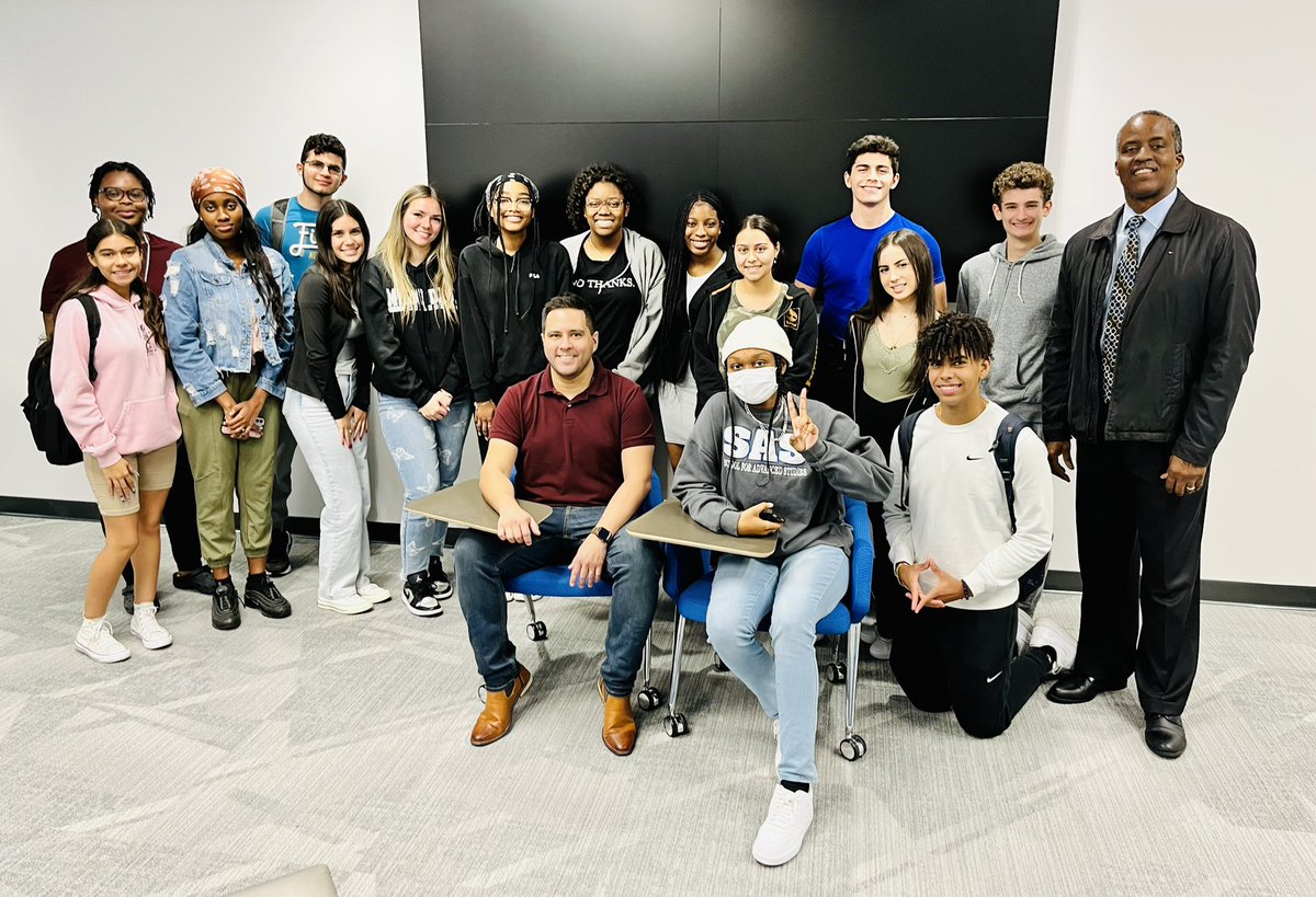 cmshauser4math's tweet image. What a day for @SASWhiteTigers North! Kicked off with a visit from our alum @LMTuesta from @TuestaLab @univmiami to learn about neuroscience and drug addiction. Followed by a #CSEdWeek spotlight on our students @AmericaOnTech launch party. Onward and upward!