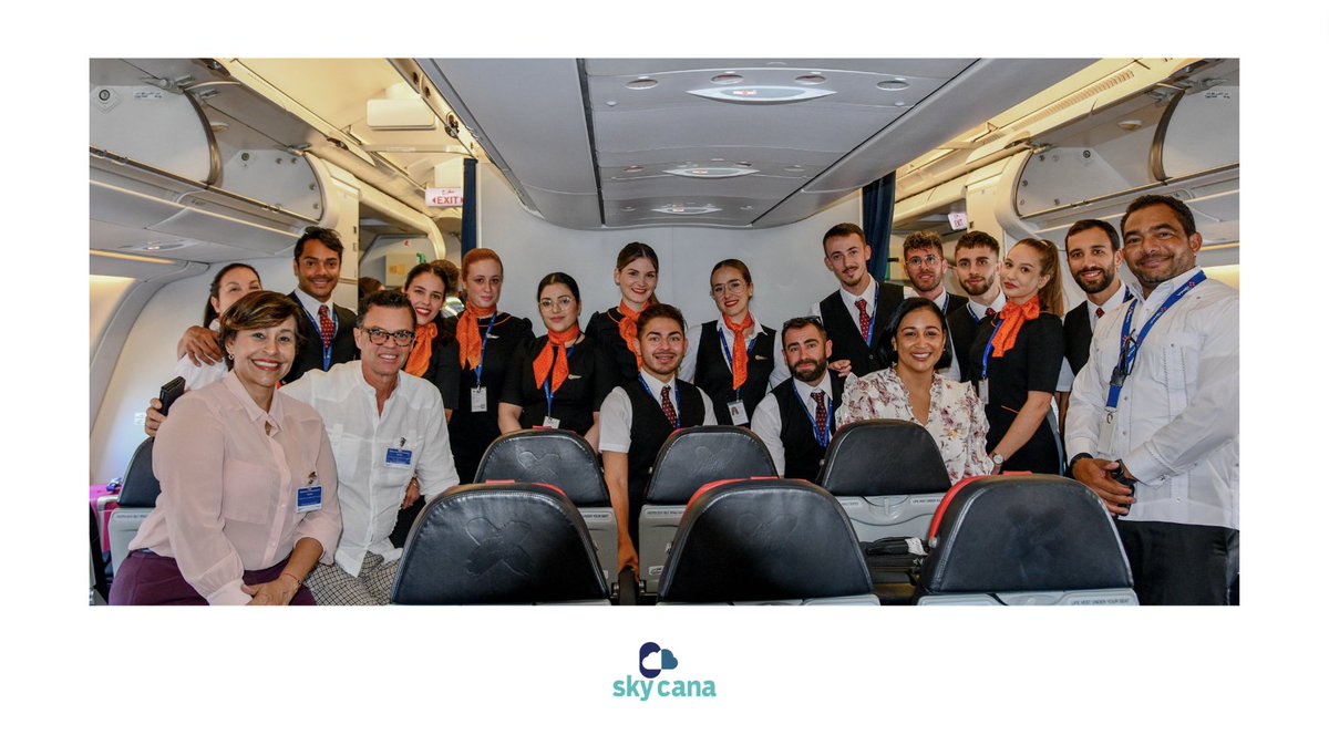 skycana's tweet photo. Porque una hermosa foto familiar debe ser compartida. 😍  ¡Y más aún, cuando va a bordo de nuestro #AirbusA330!✈ https://t.co/5K1PmOCsKl