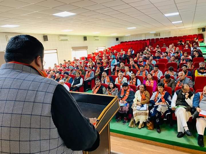 IshantGuptaBJP's tweet photo. #ReportPresentation
Delivering Detailed report presentation during "State Office Bearers Meeting" about the work being done by Information Technology (IT) Department BJP Jammu & Kashmir
@tarunchughbjp @ashishsood_bjp @ImRavinderRaina https://t.co/G5MMF4SkFz