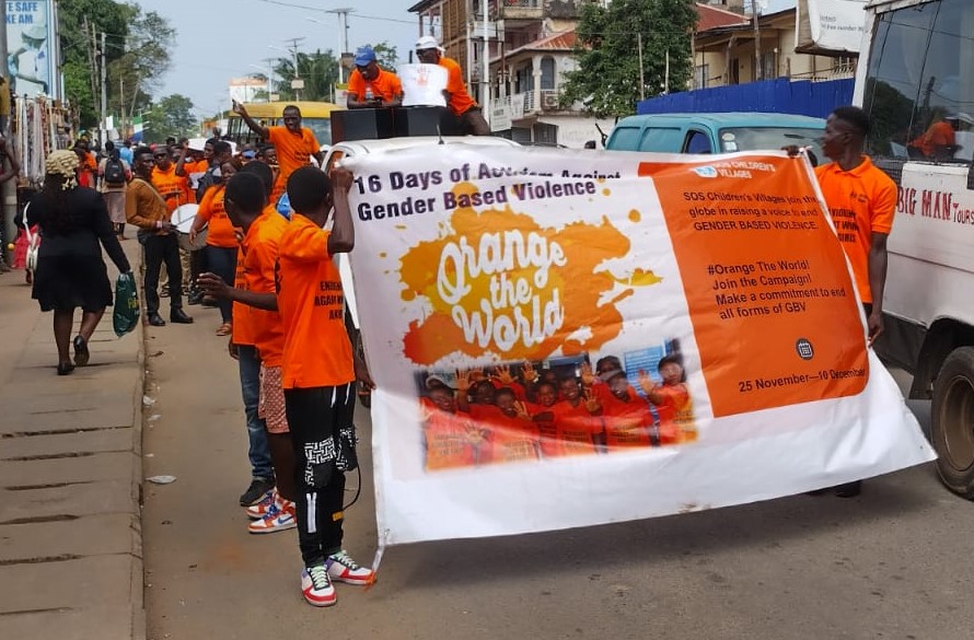 SosLeone's tweet photo. @SosLeone ended the 16 Days Activism Campaign with a procession around the #Lumley community to raise awareness on ending GBV. Earlier, male staff of @SosLeone were engaged  in a #Heforshe commitment session by @mtaylorpearce and Mr. Ade Adebiyi. #EndGBV #OrangeTheWorld https://t.co/uNchAnKOAh