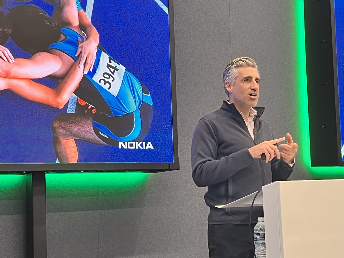 claudiaromh's tweet photo. To close the year on a high note, our leader for North America @shaun_mccarthy hosted an inspiring town hall in Dallas office highlighting @Nokia’s success and the promising opportunities ahead of us in 2023 #teamnokia https://t.co/5cGbf5jW1p