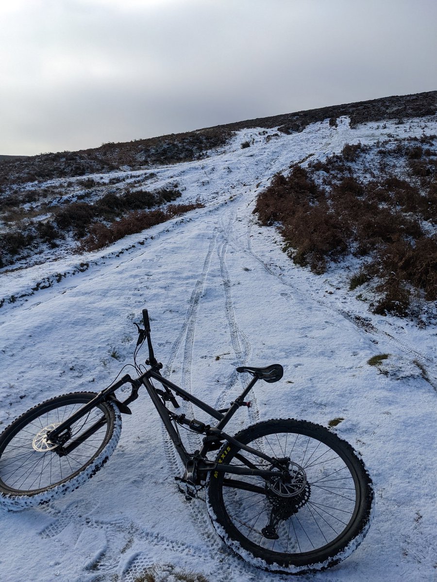 andy_couzens's tweet photo. @KoftheP Eastern Moors and Edges loop today, a nice dusting of snow. Plenty of grip, just be aware there are lots of ice pools underneath, Moss Road especially cracky under tyre! https://t.co/HtPnu5kRIW