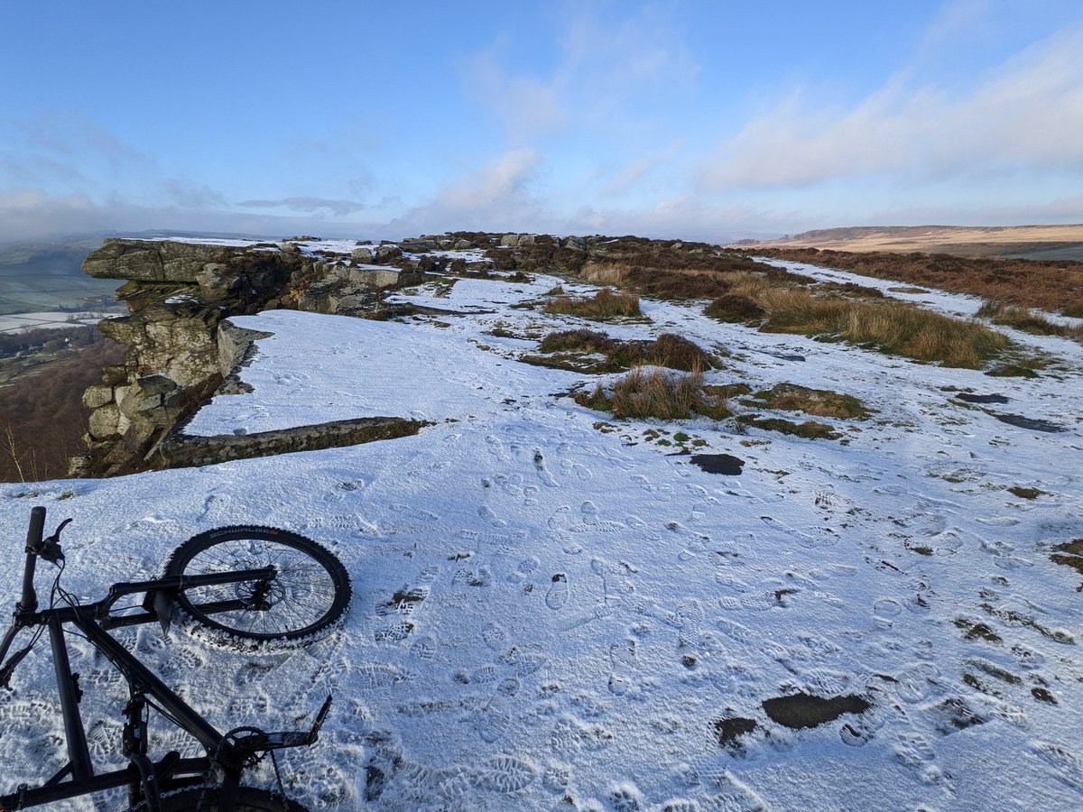 andy_couzens's tweet photo. @KoftheP Eastern Moors and Edges loop today, a nice dusting of snow. Plenty of grip, just be aware there are lots of ice pools underneath, Moss Road especially cracky under tyre! https://t.co/HtPnu5kRIW