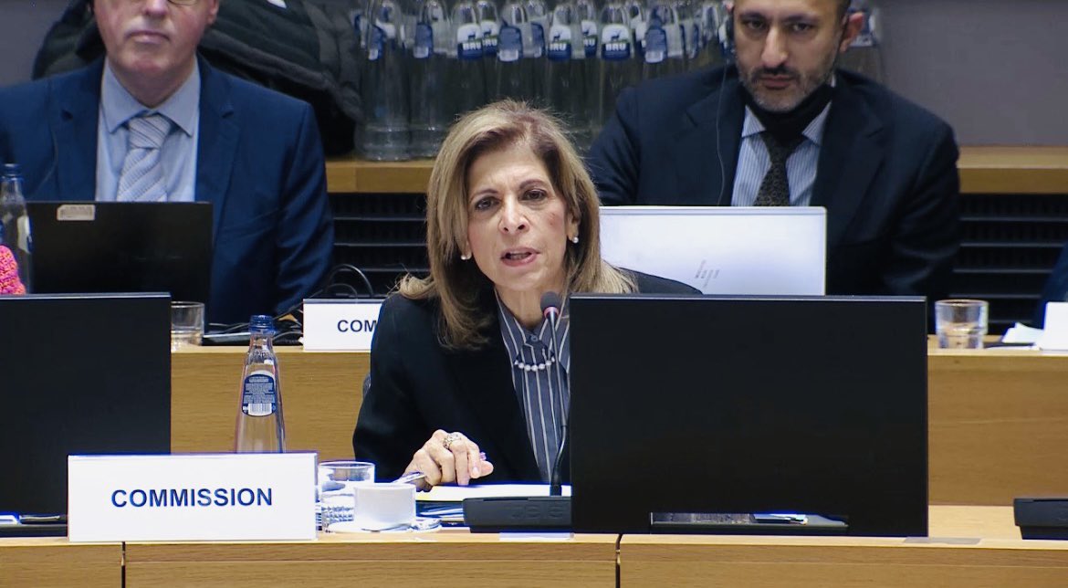 Every 🇪🇺 patient must have access to safe and high quality medical devices. 

To have a smooth transition to new rules with the Medical Devices Regulation, we will propose to extend this transition period.

This will give citizens and industry the certainty they require.

#EPSCO