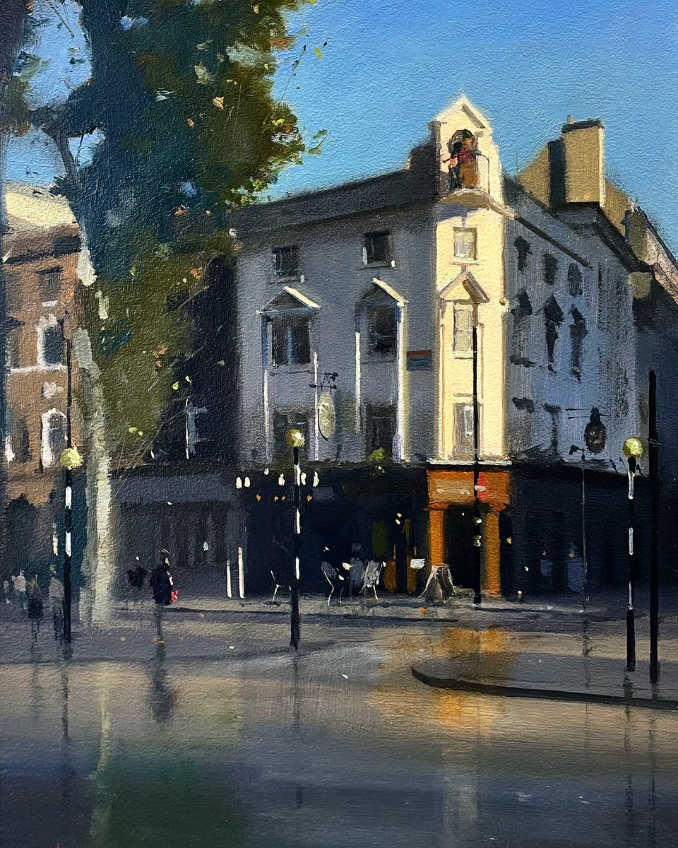 MJAshcroft's tweet photo. The Chandos Pub
London
Oil on board 
(12” x 9”) 

New in and now available to purchase @PanterandHall2 London
Click the link below for more info. 

#londonlife #londonpubs #thechandospub #oilonboard #paintingmyfavpubs #catchingthelight @londonpubs 

https://t.co/Aor3Efh9zO https://t.co/R2D6RcInCY
