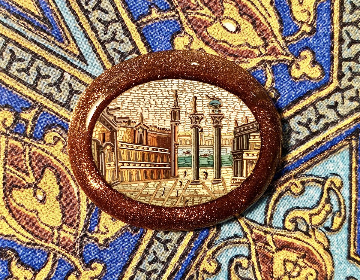 When it’s raining and the sky is gray, we cheer up looking at the bright colors of our antique #micromosaics 😌
#glass #glassart #glassdesign #mikromosaik #venise #venice #venezia #venecia #antiques #antiquestore #antiquejewelry #micromosaique #avventurina #avventurinaglass