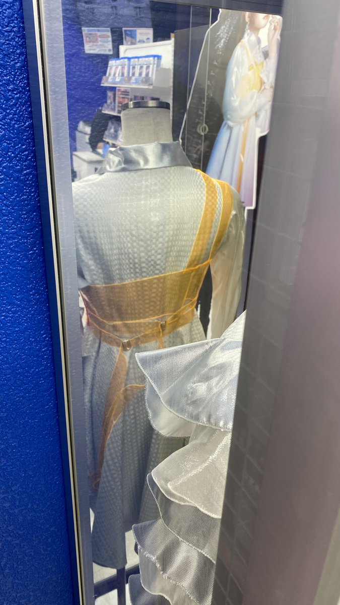 yahtan501's tweet photo. 真のオタクは背中側も撮るのだ✨️
#fripSide
#fripSidePhase2
#アニメイト https://t.co/lnm79ZwW4x