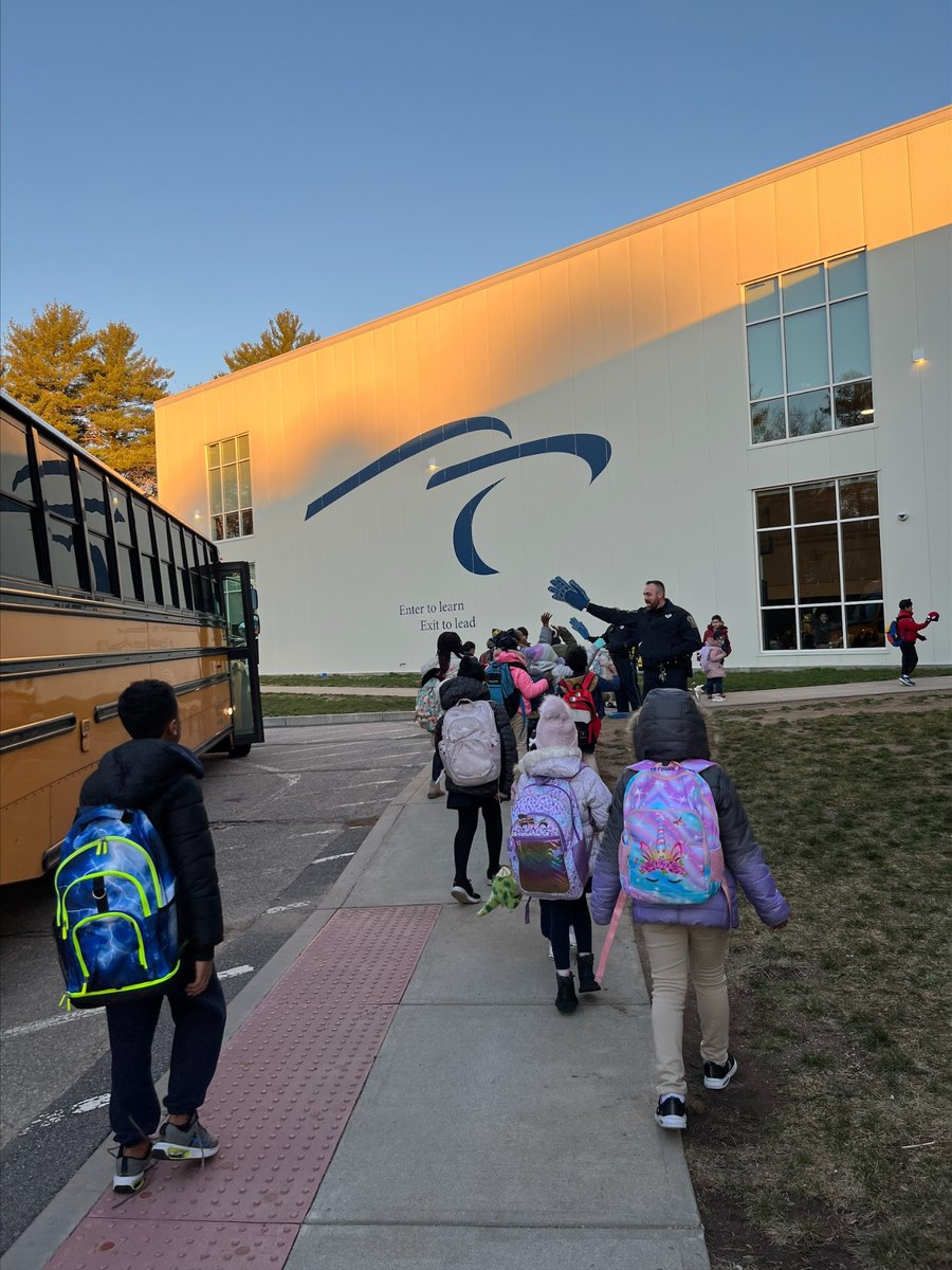 FoxboroughRCS's tweet photo. More photos from #HighFiveFriday with @FoxboroughPD! #Enter2Learn #Exit2Lead #EdThatAddsUp https://t.co/hNOgbMzeph