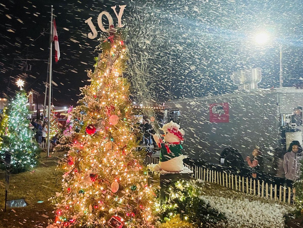 oneonta_al's tweet photo. What a wonderful evening of Christmas magic. Thanks to the Oneonta Business Association for organizing a beautiful event. We appreciate the OHS Singers, Ms. Martha Chasteen, the OPD and OFD, and all participating vendors for helping make the night special. ❤️💚

Merry Christmas! https://t.co/67WjIFlifx