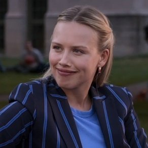 blystreet's tweet photo. off: desde first kill achando ela extremamente linda e agora em the sex lives of college girls só reforçando isso https://t.co/3Lp74ZfT1f