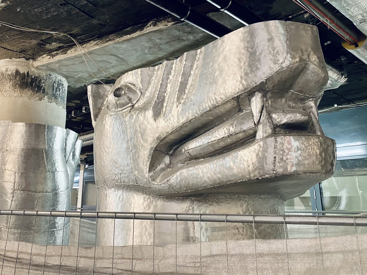 U-Bahnhof Rathaus Steglitz.
Kerberos, eine Figur aus der griechischen Mythologie (der Hund des Hades bewacht den Eingang zur Unterwelt), ist wieder da😀
#Berlin #Steglitz <a href="/BVG_Kampagne/">Weil wir dich lieben</a> <a href="/TspSuedwest/">Tagesspiegel Südwest</a>