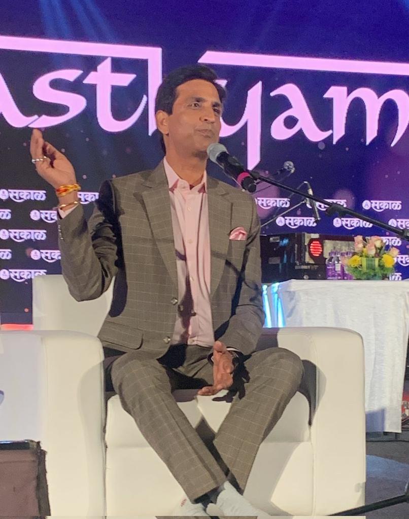 SIF_Pune's tweet photo. Learnings from #Mahabharata & #Ramayana to #enrich our day to day #life.
@DrKumarVishwas at #Swasthyam
#SwasthyamIndia #Pune #wellness #MissionWellness #KumarVishwas
#GlobalWellnessCelebration Day-1 https://t.co/7wLByh9tdu