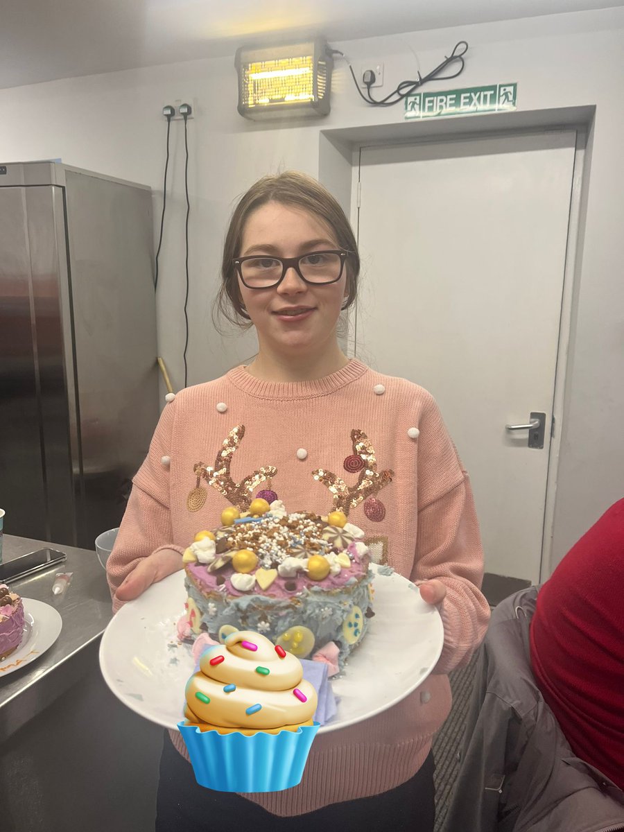 iona_enable's tweet image. Thank you Neighbourhood Networks and Youth Enterprise Scotland for putting on a fab cake decorating session! 🎂