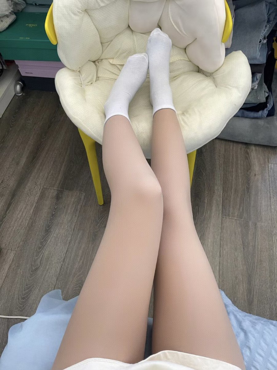 tutujis's tweet photo. 这天气越来越冷了，缺条贱狗给主人洗袜子 ＃原味 ＃棉袜 ＃羞辱 ＃调教 https://t.co/dMfflYo3qH