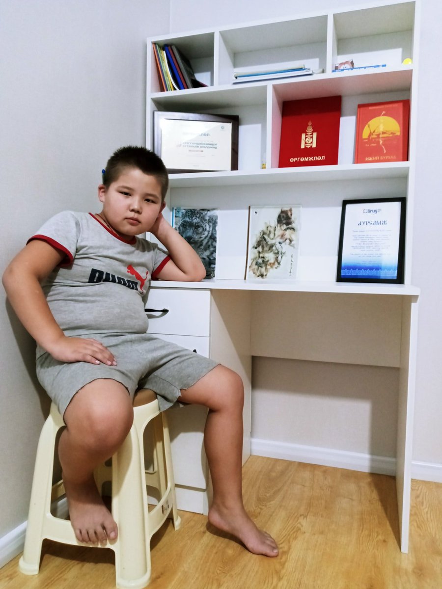 ҮРЭХ МӨНГӨТЭЙ НЬ БИШ
ҮНСЭХ ҮРТЭЙ НЬ Л ХАМГИЙН БАЯН ХҮН ШҮҮ...😍😍😍Ээжийн хумбан шар хүүхэд ээж хэзээ ирэх болдоо гээд харуулдаад сууж байгаа байхдаа😂😂