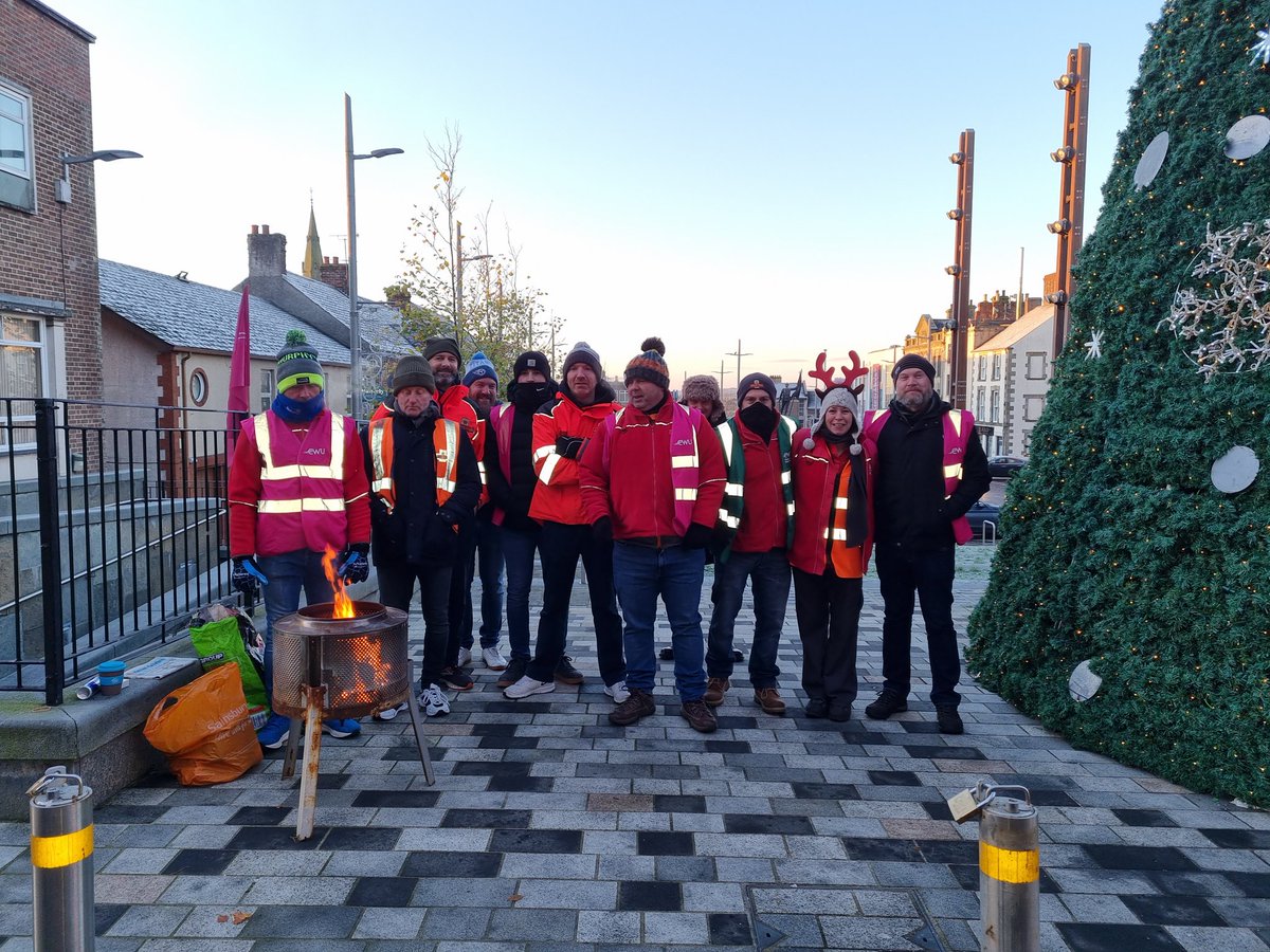 Jamesmckane's tweet photo. @CWUnews Dungannon standing strong no matter about the cold. https://t.co/oPIStkBYLT