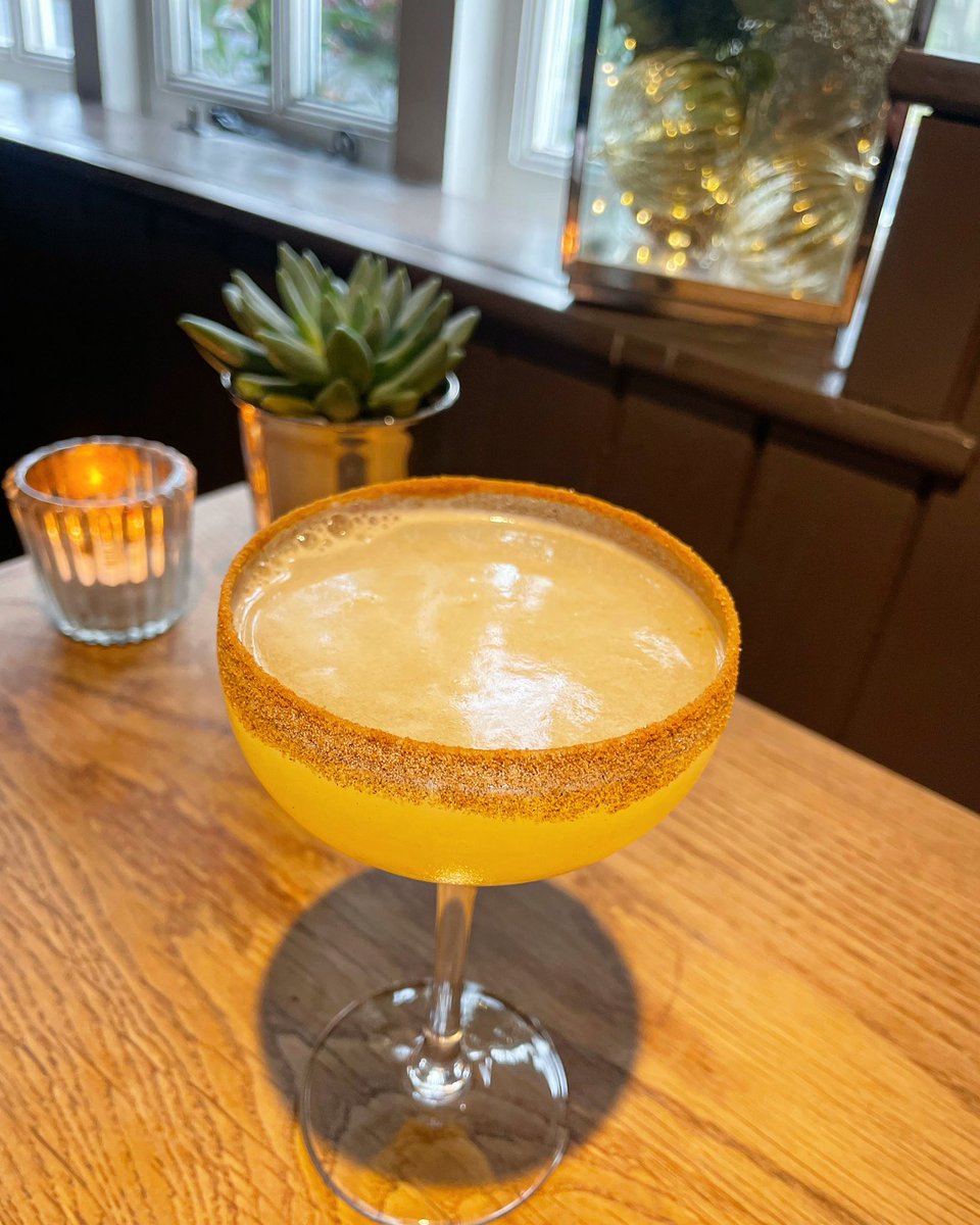 It’s Friday and we’re ready for the weekend with our Calvados Sidecar! Calvados, Cointreau, Pear Purèe, Lemon Juice and Prosecco finished off with a cinnamon sugared rim 🥂#Christmas #Cocktails #Drinks #Friday #Festive