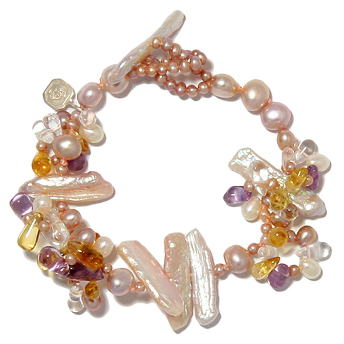 CDPearls's tweet photo. For gifts that will be loved - from pearl friendly perfume to pearls that make you feel beautifully confident. https://t.co/rT1lLvHeJt https://t.co/wBHB6Ogh4S