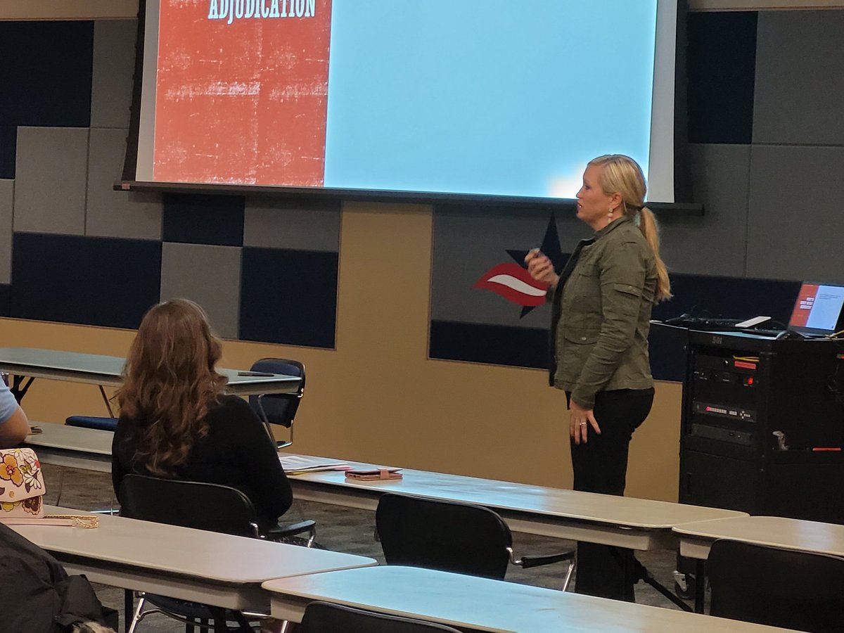 chuckc35's tweet photo. Scholastic Art adjudication Juror training led by our own CES team member Andrea Segraves @AndreaSegraves !!! Over 13,000 submissions this year!!! @CES_hcde @HCDEtx https://t.co/OtQtfiO52X