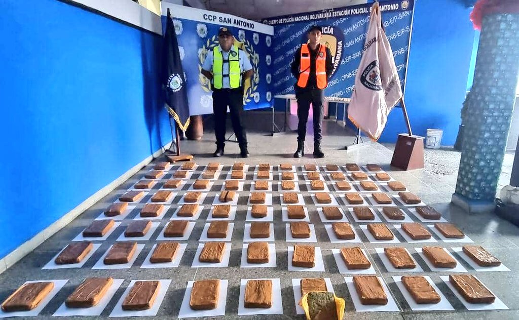 Felicito a <a href="/PoliciaTachira/">POLICIA DEL TACHIRA</a> y a la #GNB por su lucha contínua contra el narcotráfico, por el comiso de 80 panelas de sustancia ilícita de un peso aproximado de 42 kilos 459 gramos en el Punto Vial entre San Antonio - La Mulera. ¡Seguimos impulsando la seguridad en el #Táchira!