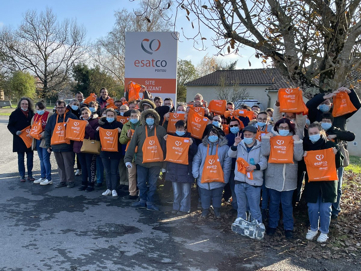 EsatcoPoitou's tweet photo. Lancement esatco Poitou sur notre site de Lizant.  Merci à tous les professionnels et les travailleurs pour leur engagement et la qualité du travail. 
#esatco un réseau de 5000 personnes sur le grand Ouest #ESAT https://t.co/t5heET8BBn
