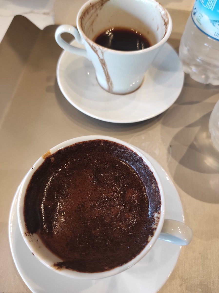 Hayatım da içtiğim, daha doğrusu içemediğim en kötü kahveydi. Fincanın yarısından fazlası  telve iki yudum kahve, soğuk. O kadar kötüydü ki anlatamam. Sözde bir de yeni açılan şube ..#kahvedünyası <a href="/kahvedunyasi/">Kahve Dünyası</a>