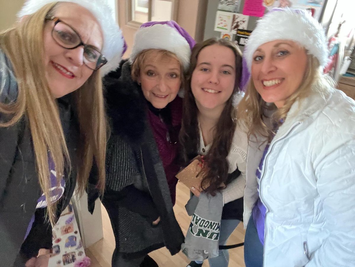SurvivorsHelper's tweet photo. Our 12th yr delivering holiday joy to LI families affected cancer! Many thanks to all Survivor’s Helpers and Sponsors. Wrapped in Vera event today-Sunday thanks to Vera Bradley in Riverhead Outlets to benefit our Survivors 🛍🎄@longisland #volunteer #allvolunteercharitysince2005 https://t.co/tjNVf9OOTJ
