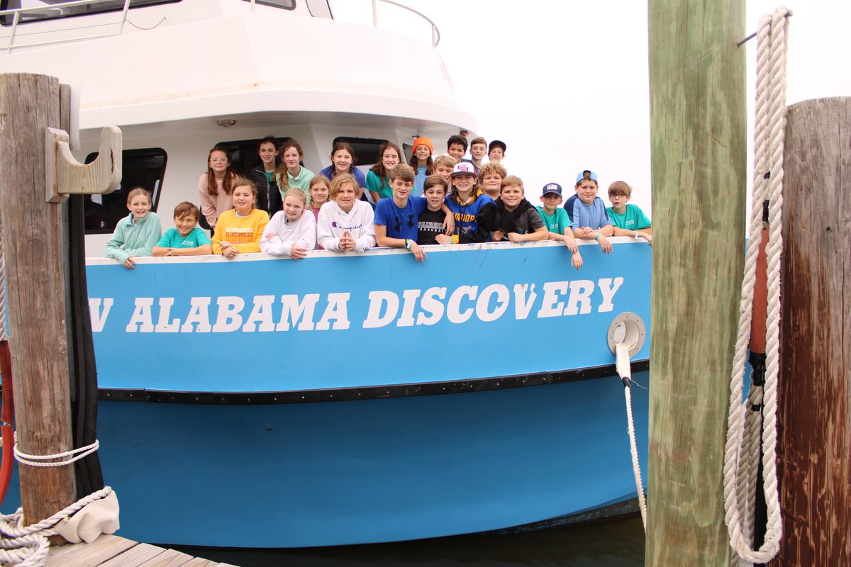 Fairhope East students are boarded and ready for discovery in Mobile Bay on their field trip today. They’ve also dissected squid and toured the Alabama Aquarium. 

#DiscoverDISL #DISLexperience