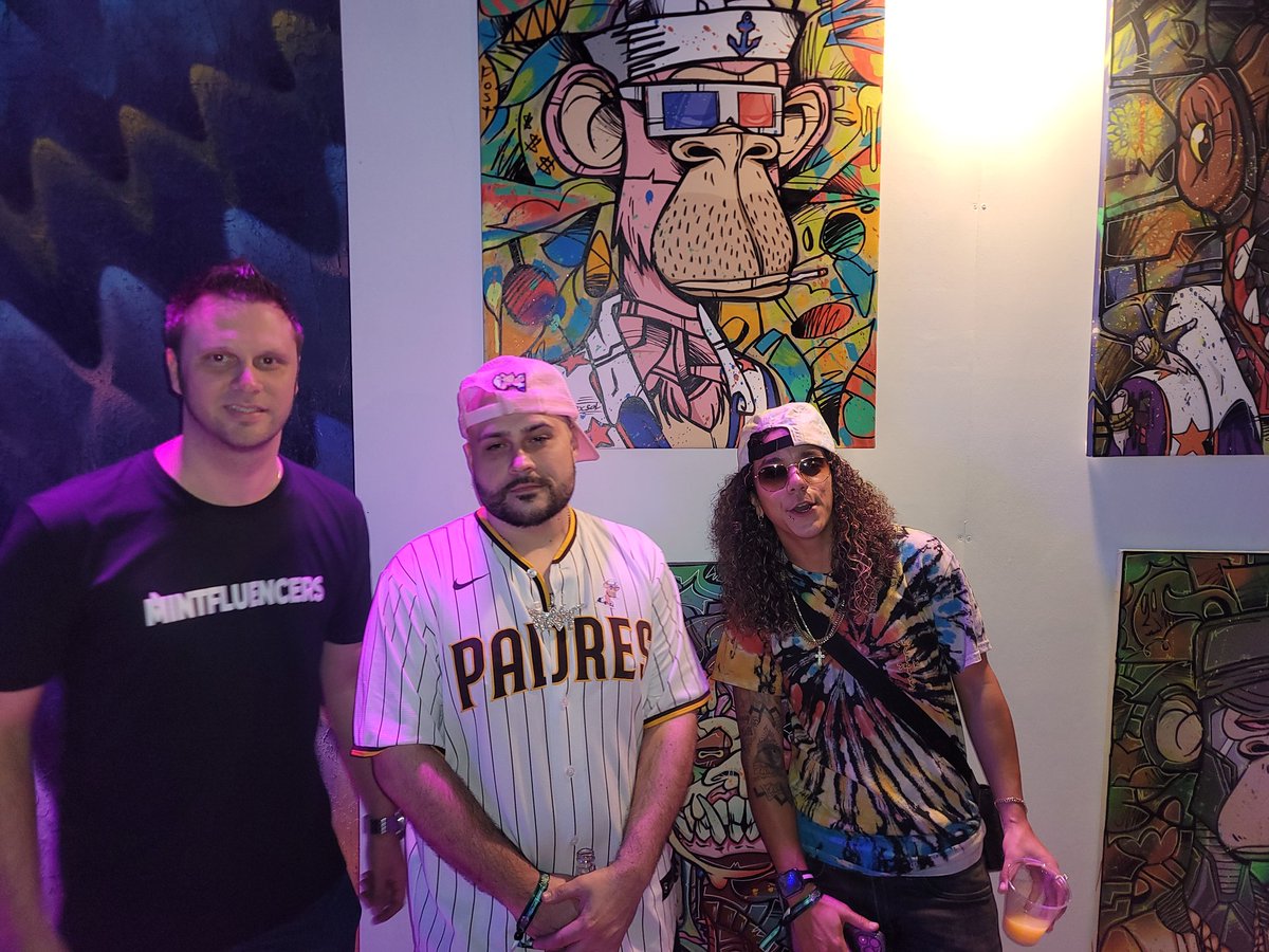 The only photo of myself and <a href="/Legend/">Legend</a> that isn't THAT awful we had <a href="/saldiguardia/">Sal DiGuardia 🎙</a> take of us lmao🤣🤣