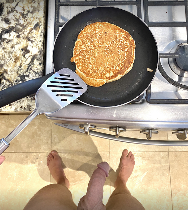 Breakfast is served. https://t.co/224ZjNN5Pr<a href="/tag/thirsttrapthursday"class="tags"><span>#thirsttrapthursday</span></a>