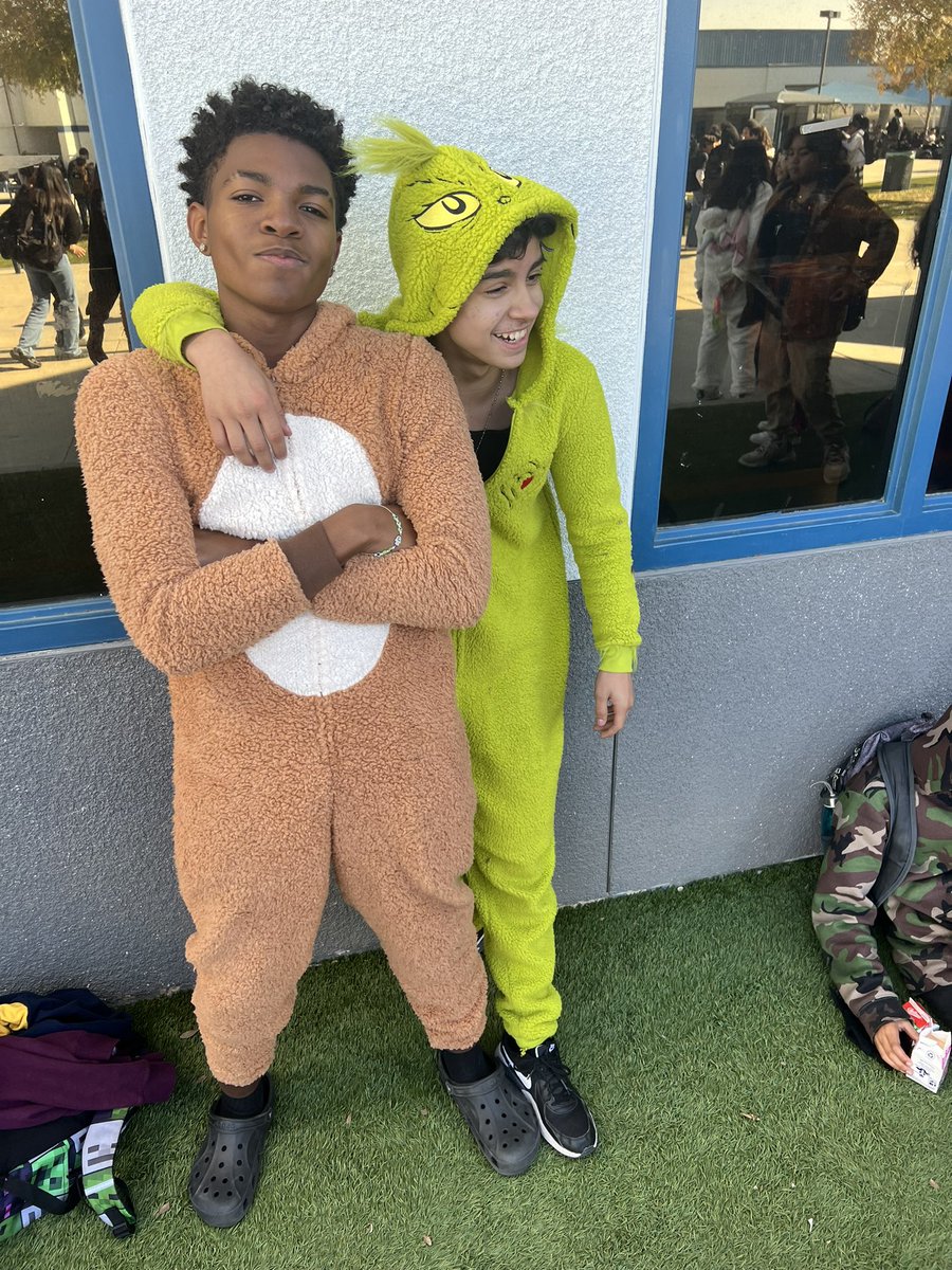 Lakesidevvusd's tweet photo. It’s Pajama Daaaaaaaaayyyy!
#ROAR #MakeSchoolFun https://t.co/rKhRYKYPFQ