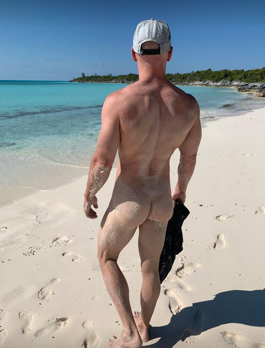 I'll be spending my week off at the beach.... ☀️ suns out buns out https://t.co/1T76Tt6iat<a href="/tag/thirsttrapthursday"class="tags"><span>#thirsttrapthursday</span></a>