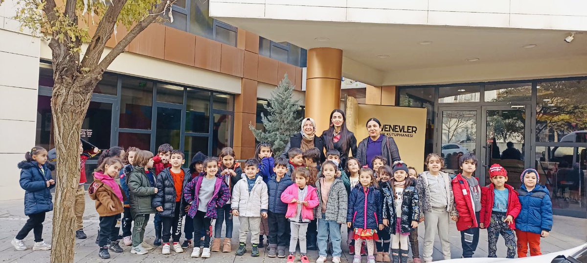 NazireEruslu's tweet photo. @GaziantepBeld bünyesindeki Güvenevler Çocuk Kütüphanesine ziyaretimizi gerçekleştiren Güler,Nebahat öğretmenlerimize ve kütüphane çalışanlarımıza teşekkür ederiz. @MehmetNuriErsoy @AhmetMisbah @FatmaSahin @gazikulturas @gbbkulturturizm @cb_kutuphane @huseyinates027 @iBRAHMBABA https://t.co/gnVMmxtz2f
