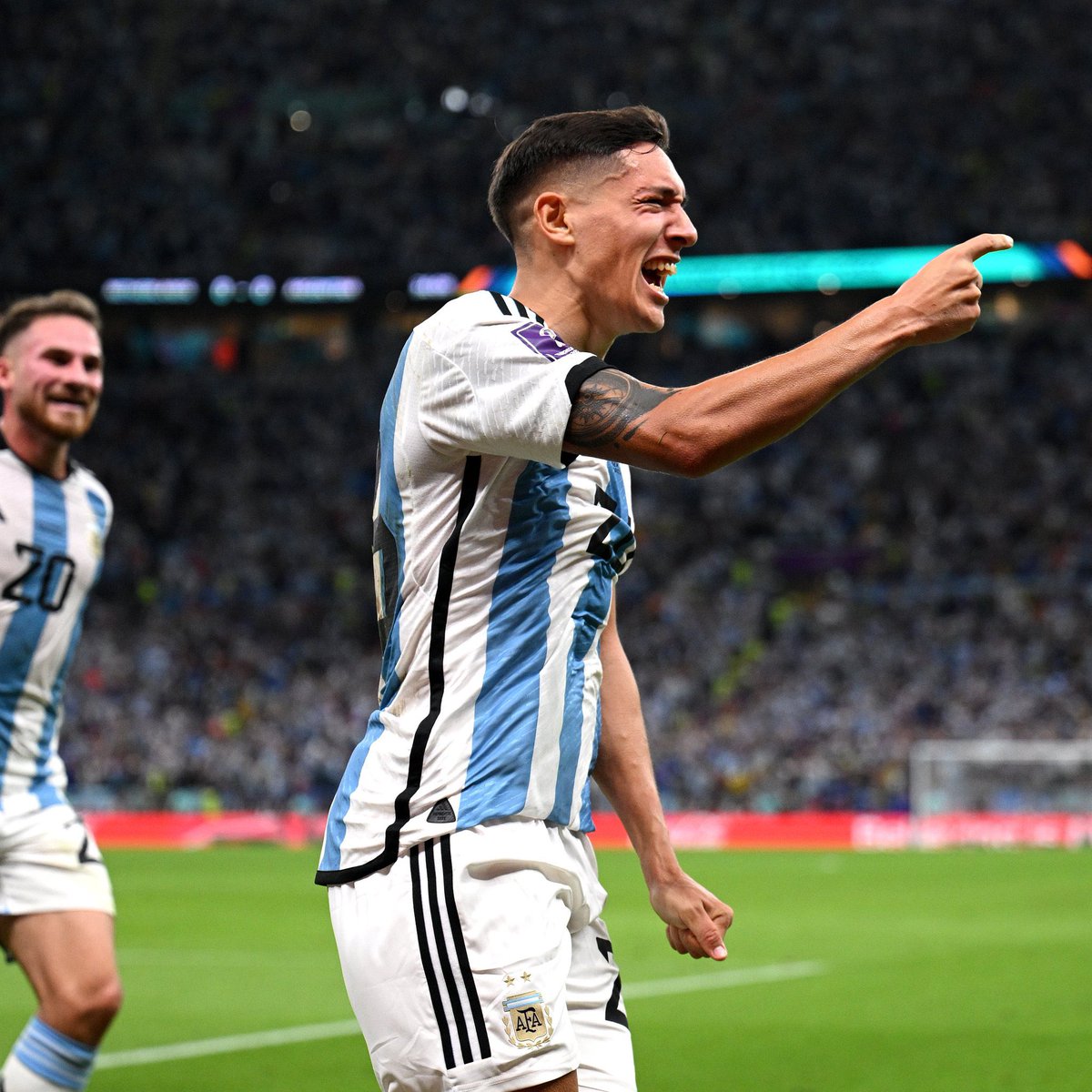 InvictosSomos's tweet photo. Imagina que tu PRIMER GOL con la Selección absoluta de Argentina sea ante Países Bajos, en unos cuartos de final de Copa del Mundo y tras una magistral asistencia de Lionel Messi. Qué noche para Nahuel Molina. ANOTACIÓN ÉPICA. https://t.co/mIHxIIL8n2