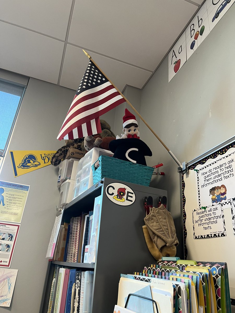 Fun photo by one of our classroom photographers. Sparkles has been busy all week@CookeCardinal #theamazingplace #12daystwittet