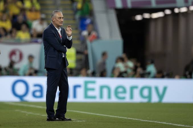 futebol_info's tweet photo. “Maior responsável por essa eliminação da Copa é o técnico Tite, por conta das suas manias e ações irresponsáveis. Como não convocar Gabigol, levar Dani Alves e não colocar o Neymar para bater pênalti. Só tenho um adjetivo: BURRO!.”

🎙 Neto.
📸 Reprodução/Band | Lucas Figueiredo https://t.co/Nj08U9Bmhd