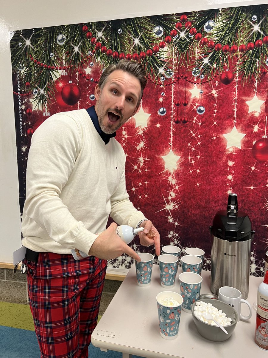 Miss_Barc's tweet photo. @LWagnerDG58 is spreading holiday cheer with the Hot Cocoa Train 🚂 #WeArePD58 https://t.co/92H4IybIM5