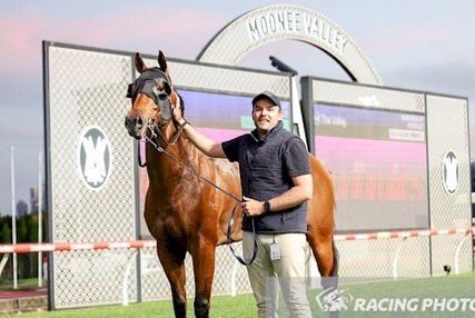 kingsteven1969's tweet photo. Southern Front salutes in the 55 second challenge at The Valley, giving us our first metropolitan winner 🏆 
Thank you to Hannah for the great ride! 

What a memorable night for every body involved!
Huge congratulations to the connections ���� https://t.co/4tSOlTbK8M